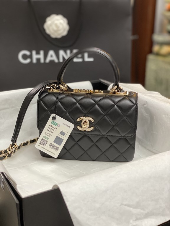 CHANEL 2024. The new diamond-encrusted C handbag, the Trendy-Luxe, is available in black or clean white. The new Trendy-C handbags are a symbol of taste and elegance. Each handbag symbolizes unique taste and style _ ligh