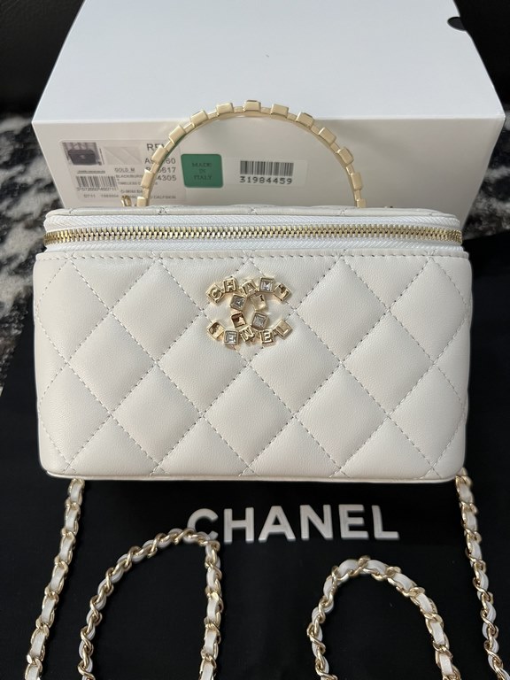 A96060 Chanel 24C Limited Edition Rhinestone Letter Handle Long Box Bag Cosmetic Slanting Bag with Drill Handle Lambskin Brushed Metal Hardware, Logo Letter Handle Exquisite and Noble, Buckle Cover Part of the Leather We