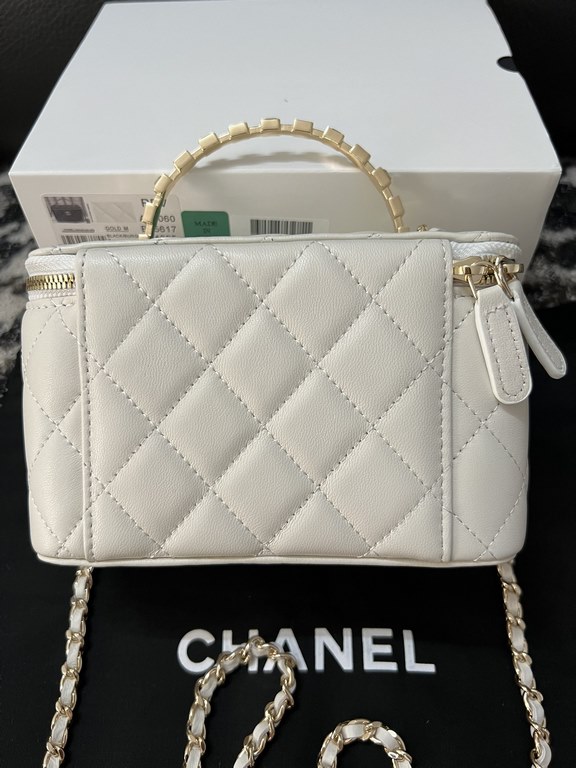 A96060 Chanel 24C Limited Edition Rhinestone Letter Handle Long Box Bag Cosmetic Slanting Bag with Drill Handle Lambskin Brushed Metal Hardware, Logo Letter Handle Exquisite and Noble, Buckle Cover Part of the Leather We