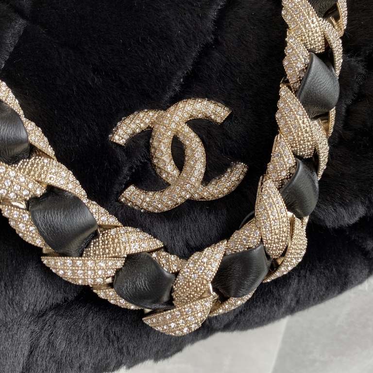 ￥ Chanel fall and winter diamonds wool AS2240 Fur bag bling bling ~ ~ ~ too much like   princess-like bag   completely no resistance Diamonds and fur with the perfect dame style fairy  ♀ Size 1.5  21.5  6.5 Size 1.521.56