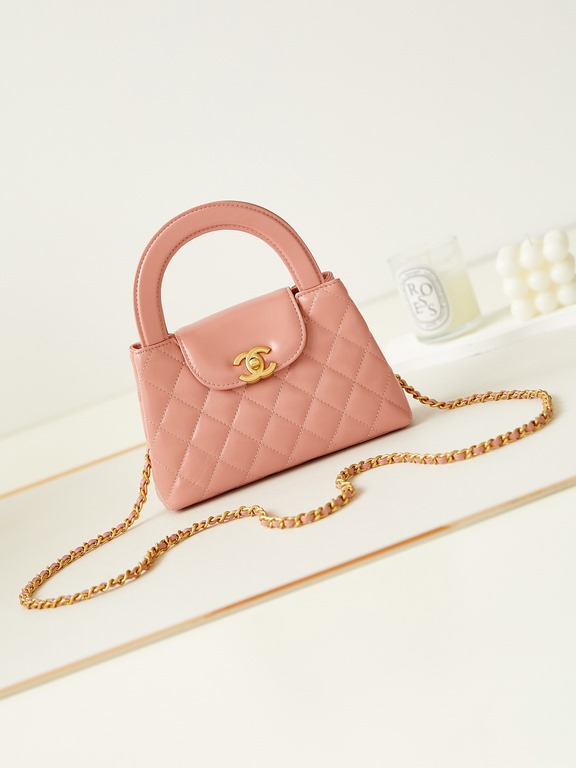 23K Kelly Handle BagFashion is a reincarnation of the popular antique kelly by Chanel redesigned revitalization, antique Kelly to the classic handle hand raised the name, in the basic plus leather through the chain shoul