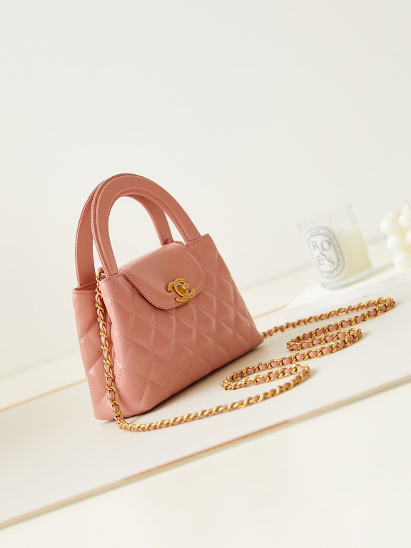 23K Kelly Handle BagFashion is a reincarnation of the popular antique kelly by Chanel redesigned revitalization, antique Kelly to the classic handle hand raised the name, in the basic plus leather through the chain shoul