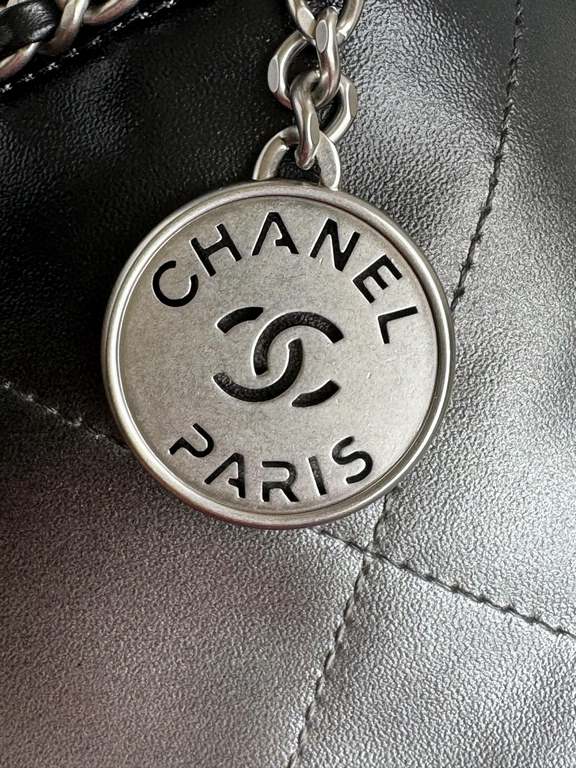 CHANEL3980 gradient 24S new mini 22bag too good to look at it This color is small and exquisite, exudes unparalleled high-level luxury, people can not resist, as if it were a finely crafted work of art, porcelain CHANEL 