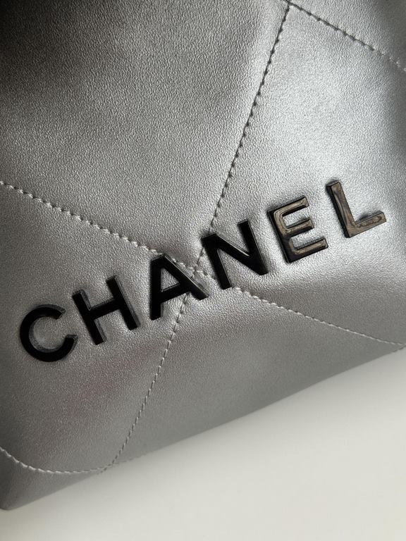 CHANEL3980 gradient 24S new mini 22bag too good to look at it This color is small and exquisite, exudes unparalleled high-level luxury, people can not resist, as if it were a finely crafted work of art, porcelain CHANEL 