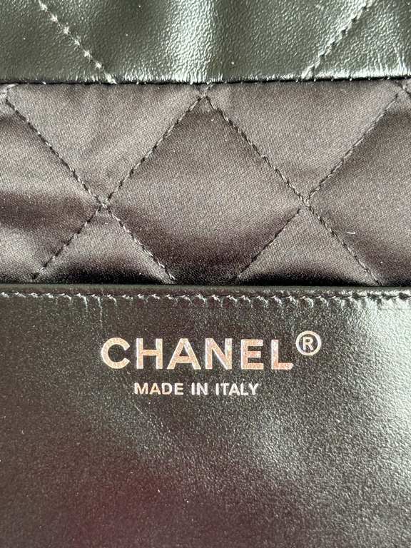 CHANEL3980 gradient 24S new mini 22bag too good to look at it This color is small and exquisite, exudes unparalleled high-level luxury, people can not resist, as if it were a finely crafted work of art, porcelain CHANEL 