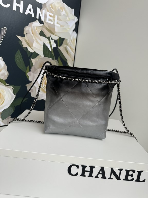 CHANEL3980 gradient 24S new mini 22bag too good to look at it This color is small and exquisite, exudes unparalleled high-level luxury, people can not resist, as if it were a finely crafted work of art, porcelain CHANEL 