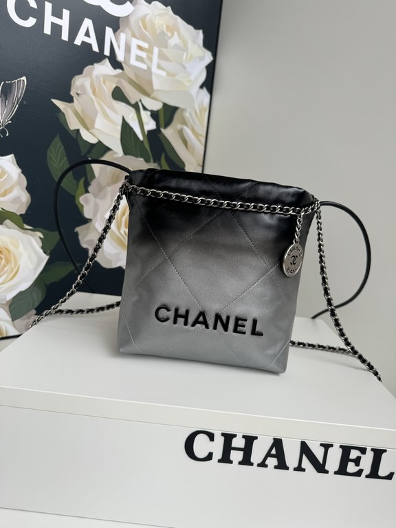 CHANEL3980 gradient 24S new mini 22bag too good to look at it This color is small and exquisite, exudes unparalleled high-level luxury, people can not resist, as if it were a finely crafted work of art, porcelain CHANEL 