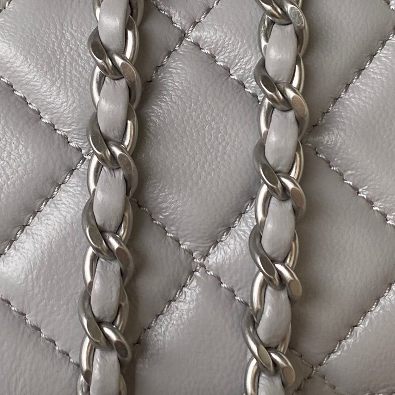 ￥ silver chain   Chane1   AS1787 explosive cf mini mouth cover bag silver ball on the chain more than a dragon accent icing on the cake not only retro beautiful but also adjustable chain length can be used as a fanny pac