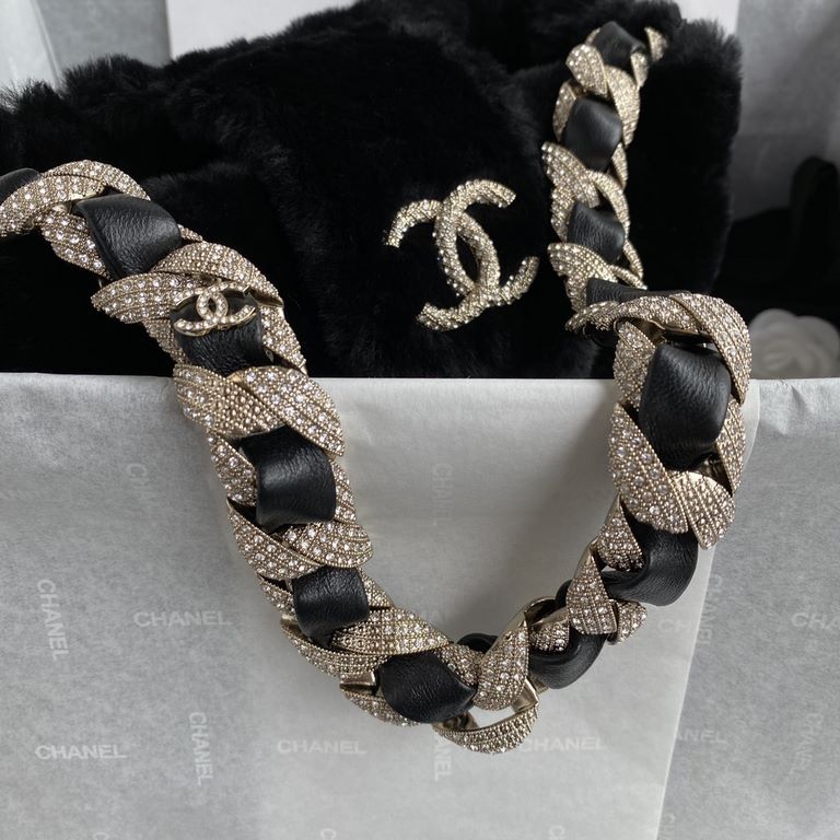 ￥ Chanel fall and winter diamond wool AS2257 Fur bag Bucket bag bling bling ~ ~ ~ too much like   princess-like bag   completely no resistance Diamonds and fur with the absolute dame style fairy  ♀ Size 16  18  12cm