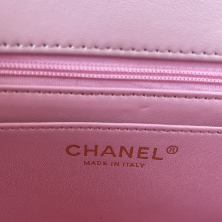 Chanel 24K latest Mini CF handle handbag Classic diamond lattice mouth cover bag decorated with exquisite classic chain with handheld, imported mirror material is really quite sunny [color] seems to be the same as the Am