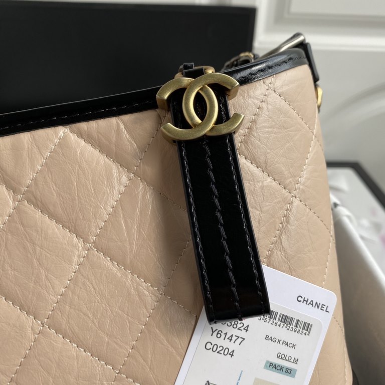 93824  Chanel Gabrielle Xiaoxiang innovation always does not let people disappointed in the original aesthetics into the power and elegance of the design aesthetics and then gave birth to this Chanel wandering bag (Gabri