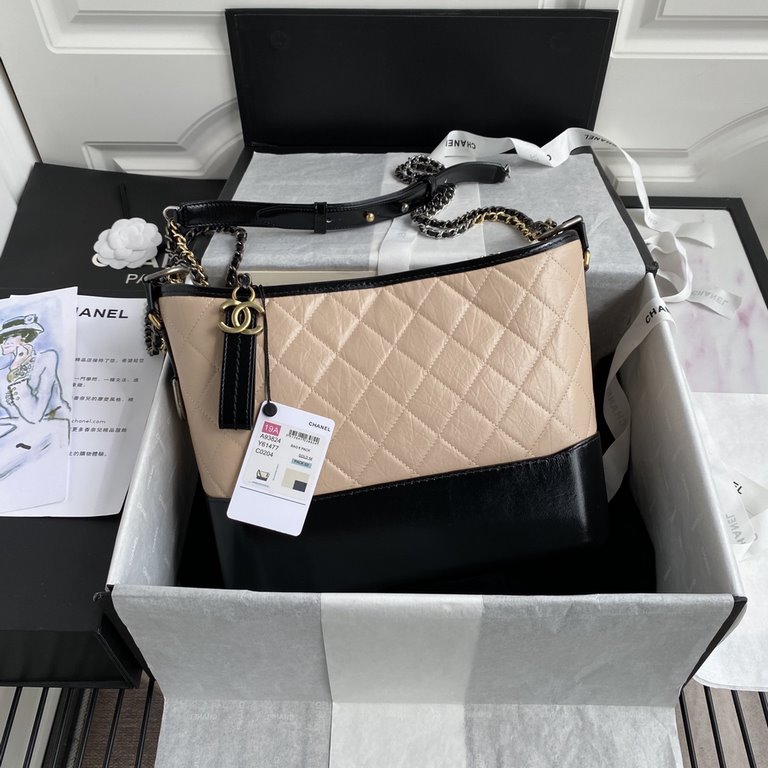 93824  Chanel Gabrielle Xiaoxiang innovation always does not let people disappointed in the original aesthetics into the power and elegance of the design aesthetics and then gave birth to this Chanel wandering bag (Gabri