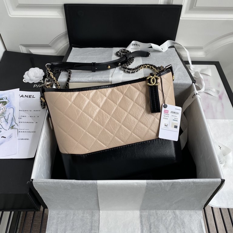 93824  Chanel Gabrielle Xiaoxiang innovation always does not let people disappointed in the original aesthetics into the power and elegance of the design aesthetics and then gave birth to this Chanel wandering bag (Gabri