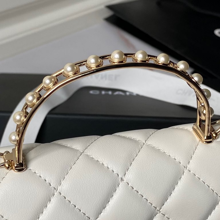 ￥Chane1  24S Pearl Handle A This oneThe handle is inlaid with pearls and soft lambskin.The details are full of noble and exquisite sense of hard to take the classic black lattice with chain comes with elegant and high-cl