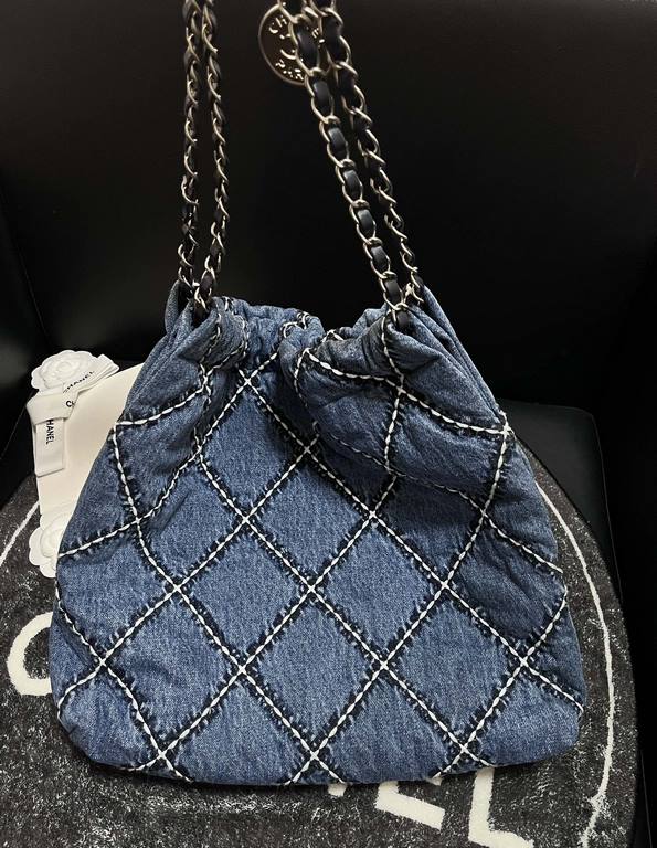 SpringSummer Hot 22 Bag Shopping BagMedium AS3261  this season's hottest and most worthy of getting into the denim series series, it's called 22 bag, small incense wherever the number is named must be hot [strong] [stron