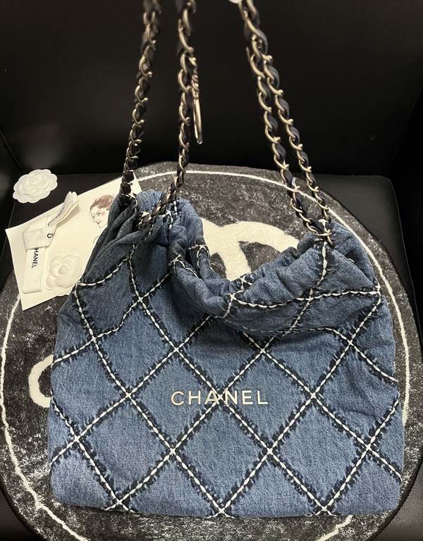 SpringSummer Hot 22 Bag Shopping BagMedium AS3261  this season's hottest and most worthy of getting into the denim series series, it's called 22 bag, small incense wherever the number is named must be hot [strong] [stron