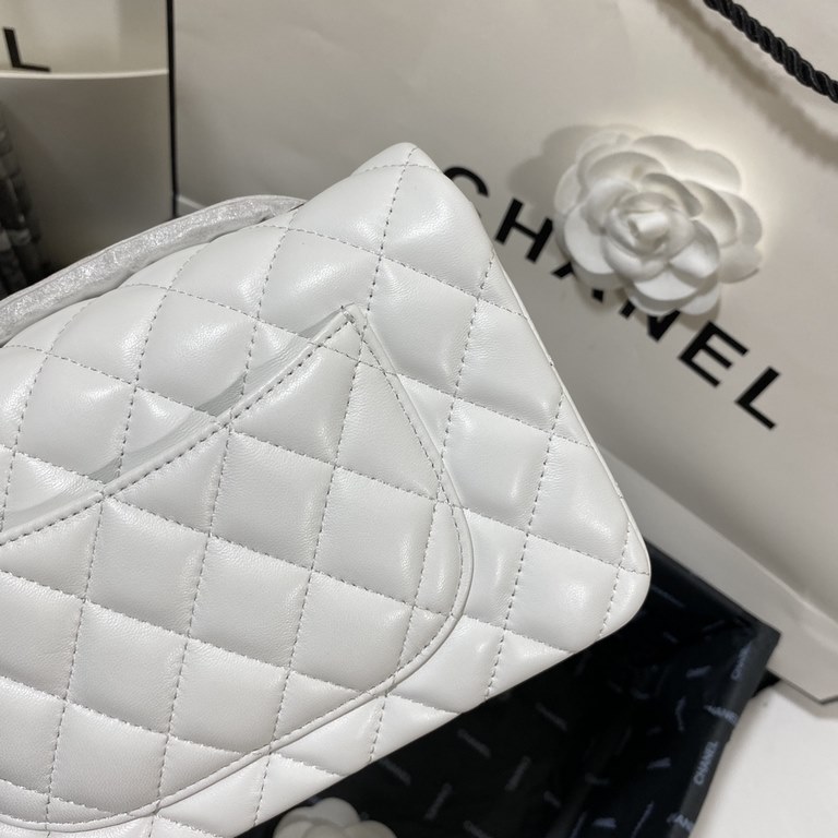 Big V format.Cf 1116 sheepskin, small square fat Original single quality, the original French imported lamb   leather, feel very soft, diamond lattice fullness all reach and genuine, multiple colors in stock! Size 20cm