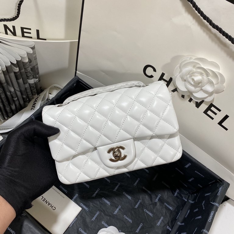 Big V format.Cf 1116 sheepskin, small square fat Original single quality, the original French imported lamb   leather, feel very soft, diamond lattice fullness all reach and genuine, multiple colors in stock! Size 20cm