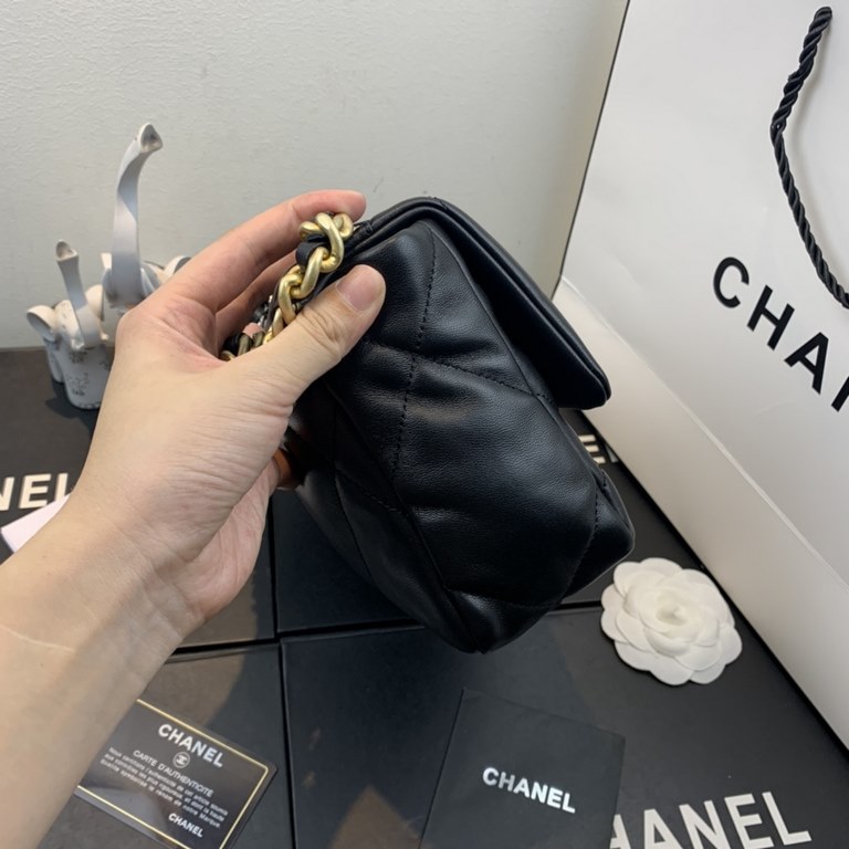 Chane-l small incense 2019 new Model AS1160 2019 fall and winter large diamond lattice tofu bag imported sheepskin single mouth bag Ancient silver white lat gold 3 kinds of metal mixed shoulder straps Coarse chain highli