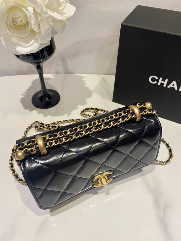 Image 19cm chanel new   early fall high fashion collection gold beaded flap bagThis bag is similar to the classic leboy, and is the next step up from the metal ball CF, which is an adjustable chain bag with a variety of 