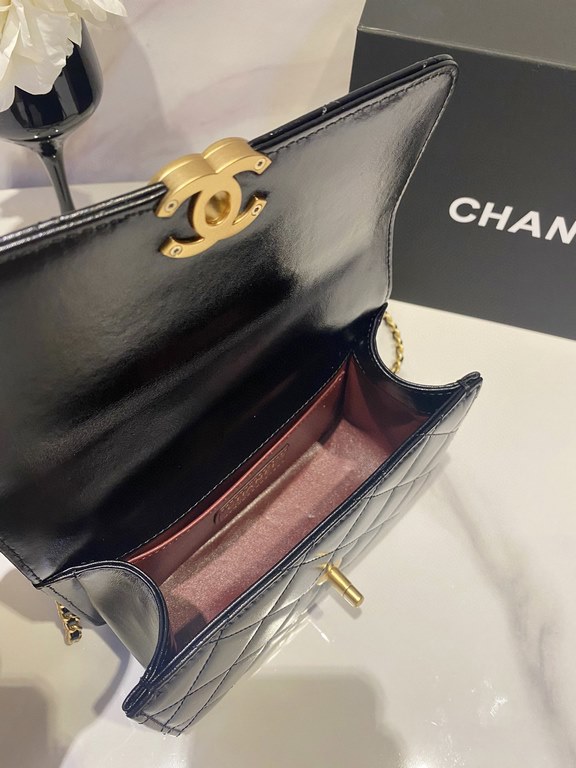 Image 19cm chanel new   early fall high fashion collection gold beaded flap bagThis bag is similar to the classic leboy, and is the next step up from the metal ball CF, which is an adjustable chain bag with a variety of 