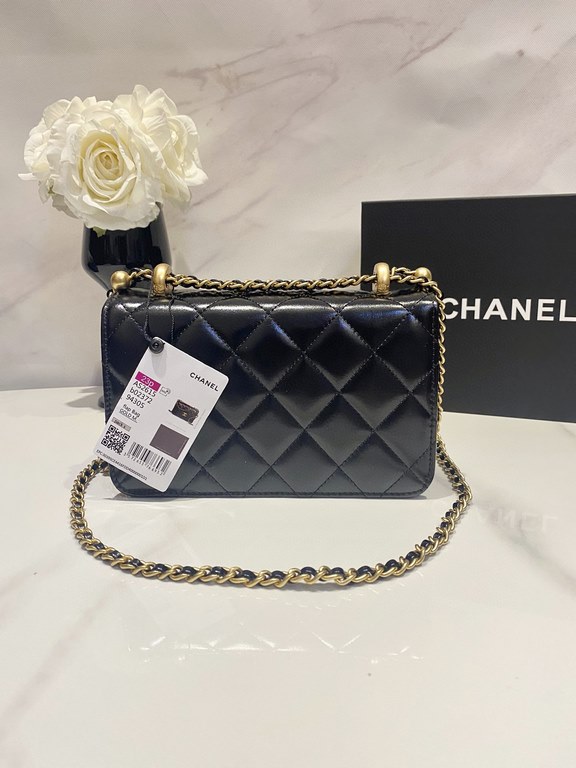 Image 19cm chanel new   early fall high fashion collection gold beaded flap bagThis bag is similar to the classic leboy, and is the next step up from the metal ball CF, which is an adjustable chain bag with a variety of 