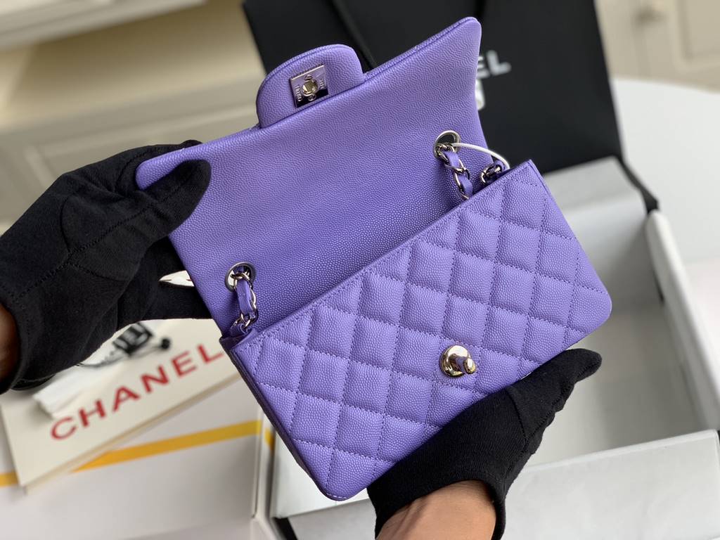 . Upgraded  Chanel CF Mini 1116 small bag summer than to prepare   The most small C's iconic leather through the chain as classics bags masterpiece authentic price soared conservative design with a variety of colorful de