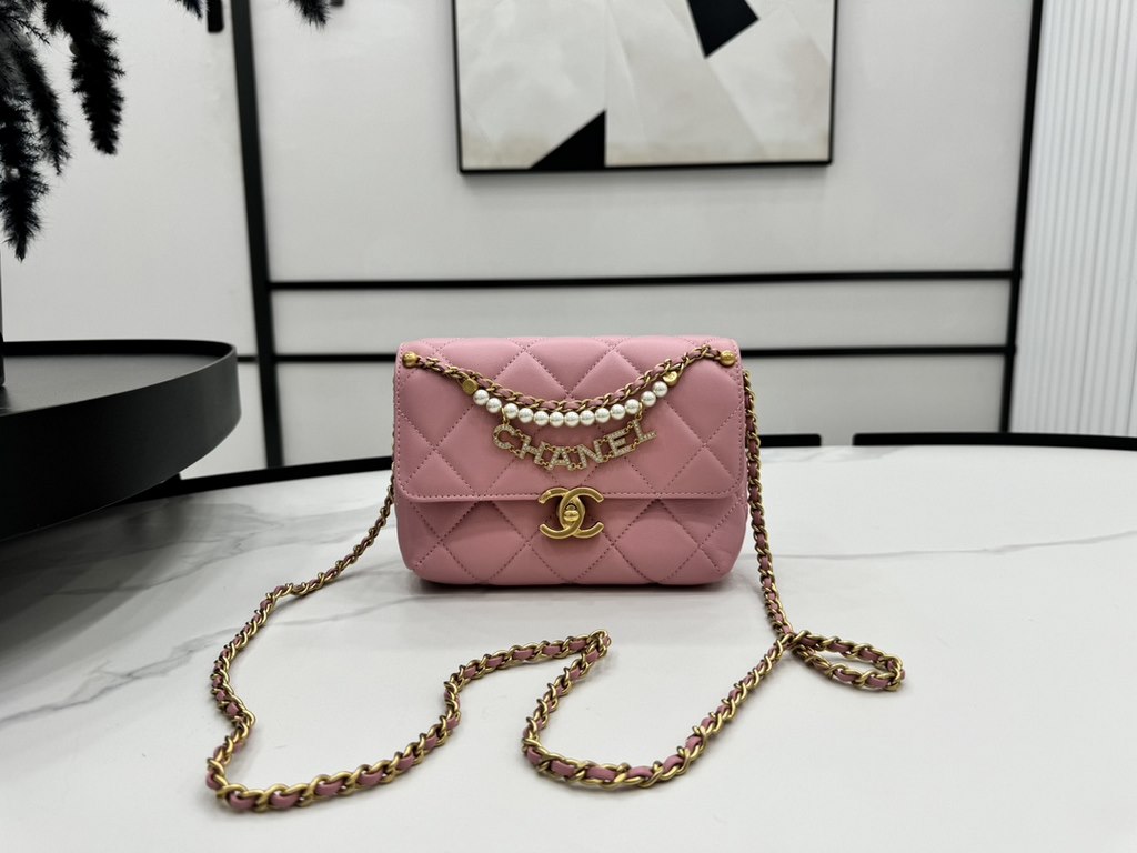 AS4986 CHANEL24A New today! Let's not eat cold rice fried today, to see the new capsule continue to get used to the return of those styles ~ so I caught this one chubby have leather wear chain elements   Jane   chanel le