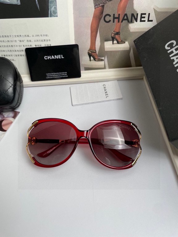 . New   CHANEL Chanel Classic Women's Polarized Sunglasses   Imported Polaroid HD Polarized lenses. The official website synchronization sale, fashion atmosphere, travel essential models, buy is to earn