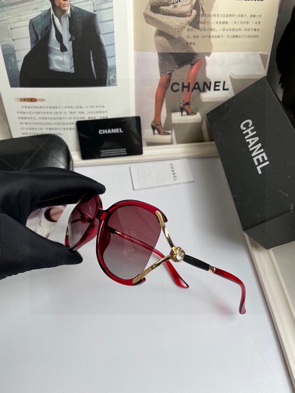 . New   CHANEL Chanel Classic Women's Polarized Sunglasses   Imported Polaroid HD Polarized lenses. The official website synchronization sale, fashion atmosphere, travel essential models, buy is to earn