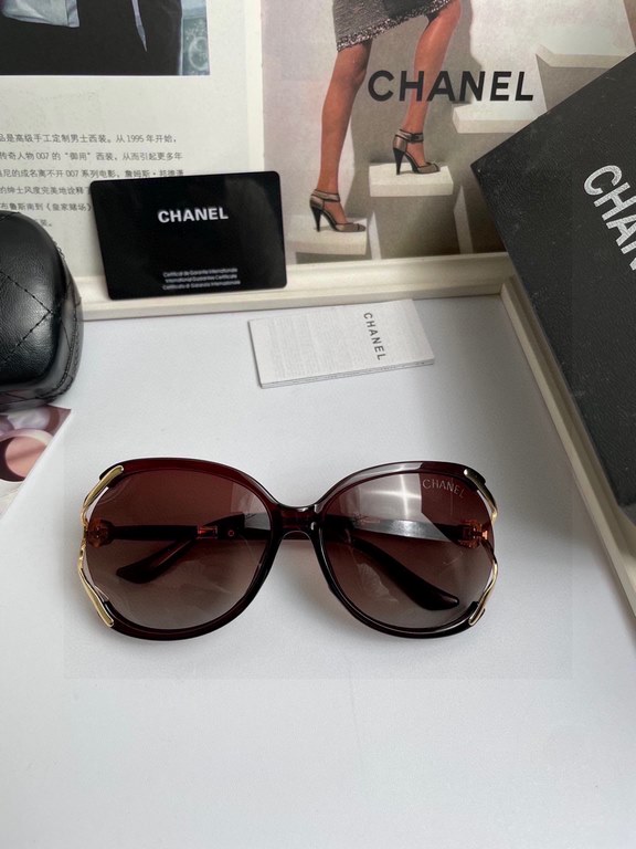 . New   CHANEL Chanel Classic Women's Polarized Sunglasses   Imported Polaroid HD Polarized lenses. The official website synchronization sale, fashion atmosphere, travel essential models, buy is to earn