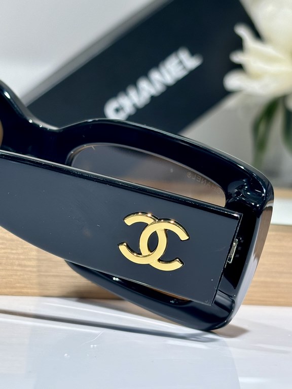 CHANEL     MODELCH9149    SIZE 54 ports 21-145