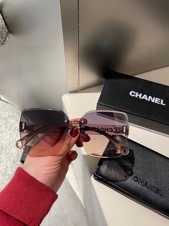 Chanel new models! New shipment! New model shipment!  Women's HD thickened polarized sunglasses     High quality TR-90 frames Fashionable and versatile!6117