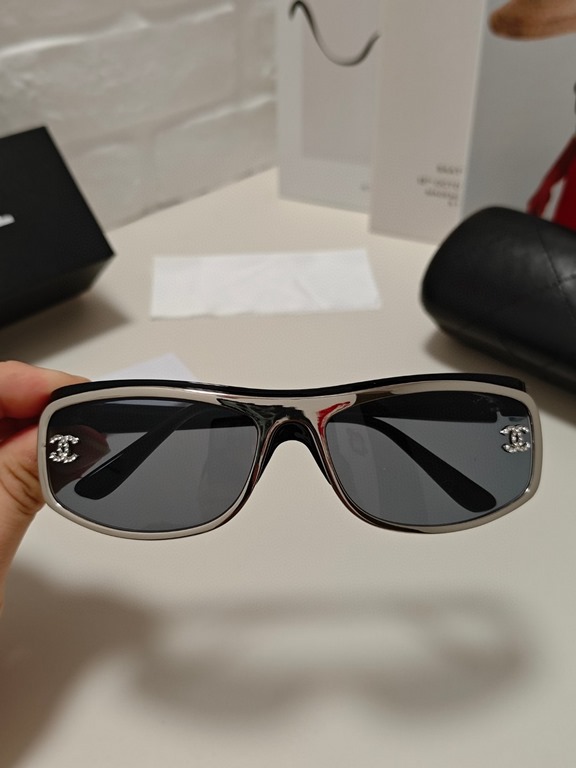 Chanel Chanel 2024 new Europe and the United States retro silver curved small perfume sunglasses outdoor sports photo female tide male sunglasses