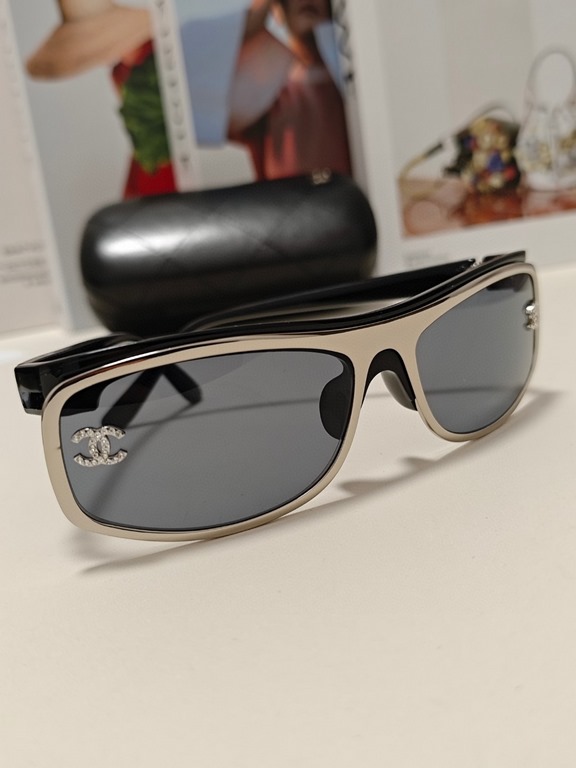 Chanel Chanel 2024 new Europe and the United States retro silver curved small perfume sunglasses outdoor sports photo female tide male sunglasses