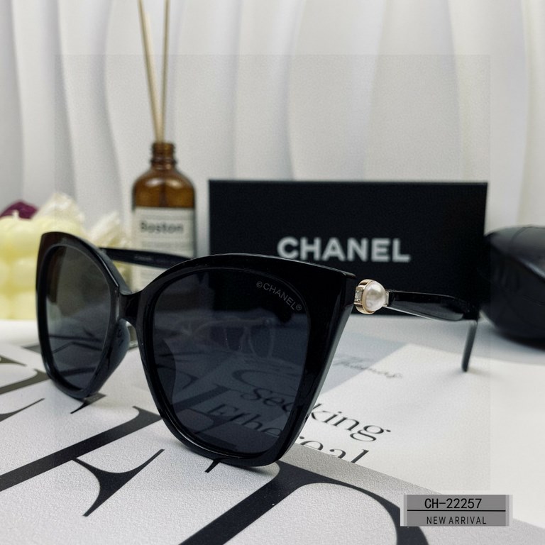 . [CHANEL France]. . [Polaroid Resin HD Lenses] . PC frames - lightweight and comfortable to wear. . [size 63-17-140] . [   new small fragrance sunglasses to reduce the burden of glare, blocking harmful rays of radiation