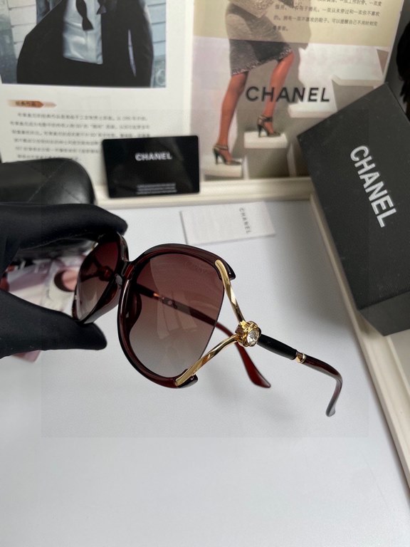 . New   CHANEL Chanel Classic Women's Polarized Sunglasses   Imported Polaroid HD Polarized lenses. The official website synchronization sale, fashion atmosphere, travel essential models, buy is to earn