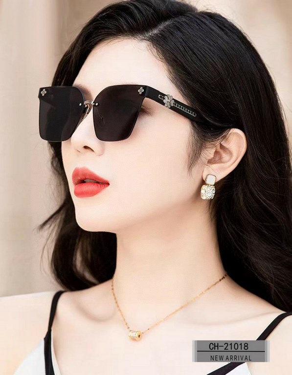 . [CHANEL France]. . [Polaroid Resin HD Lenses] . [TR Frames-Lightweight and comfortable to wear]  . . [size 63-17-140] . [   new small fragrance sunglasses to reduce the burden of glare, blocking harmful rays of radiati