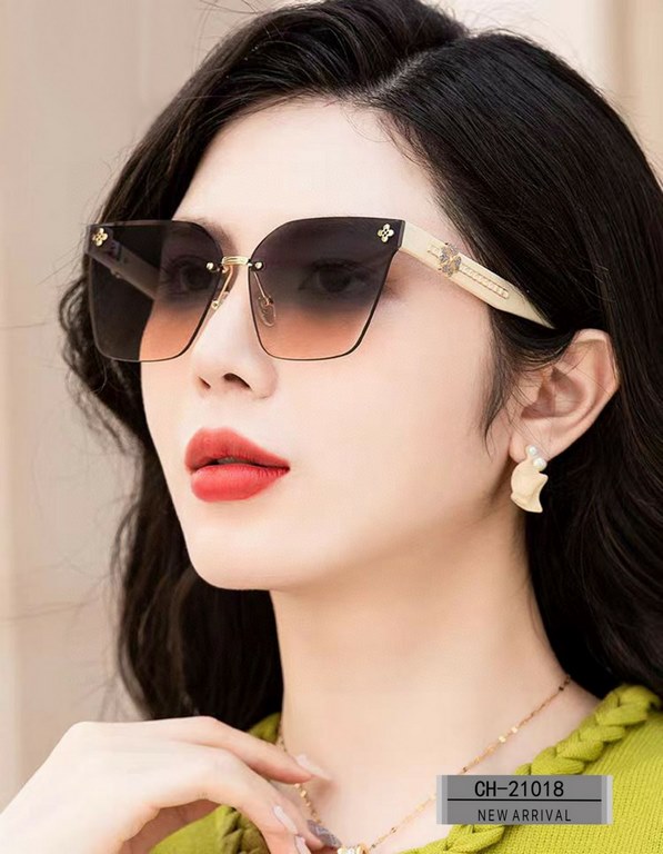 . [CHANEL France]. . [Polaroid Resin HD Lenses] . [TR Frames-Lightweight and comfortable to wear]  . . [size 63-17-140] . [   new small fragrance sunglasses to reduce the burden of glare, blocking harmful rays of radiati