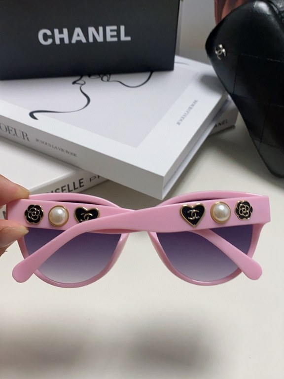 Chanel Chanel new models cat eye retro sunglasses female summer sunscreen pearl camellia love large frame sunglasses UV glare advanced sense of Ms. burst models