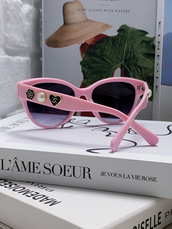 Chanel Chanel new models cat eye retro sunglasses female summer sunscreen pearl camellia love large frame sunglasses UV glare advanced sense of Ms. burst models