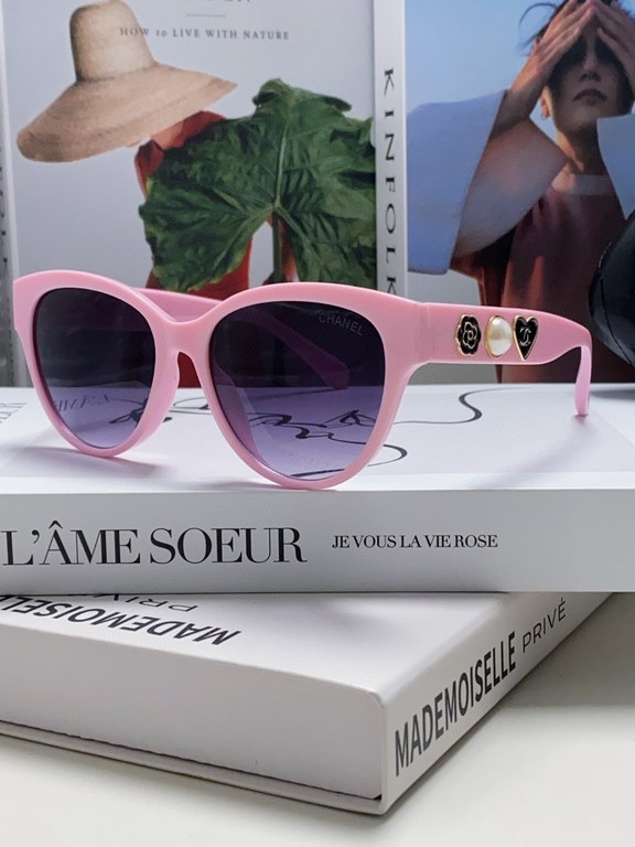 Chanel Chanel new models cat eye retro sunglasses female summer sunscreen pearl camellia love large frame sunglasses UV glare advanced sense of Ms. burst models