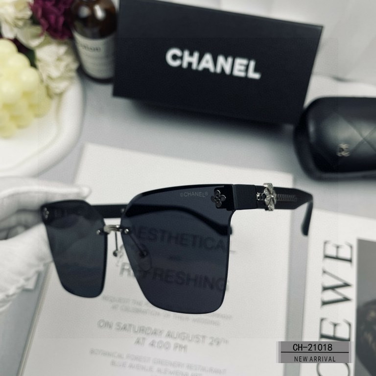 . [CHANEL France]. . [Polaroid Resin HD Lenses] . [TR Frames-Lightweight and comfortable to wear]  . . [size 63-17-140] . [   new small fragrance sunglasses to reduce the burden of glare, blocking harmful rays of radiati