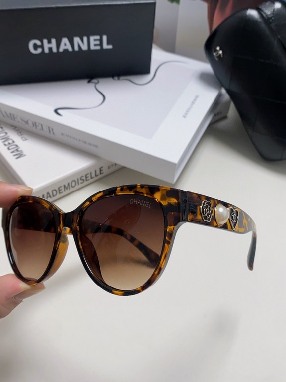 Chanel Chanel new models cat eye retro sunglasses female summer sunscreen pearl camellia love large frame sunglasses UV glare advanced sense of Ms. burst models