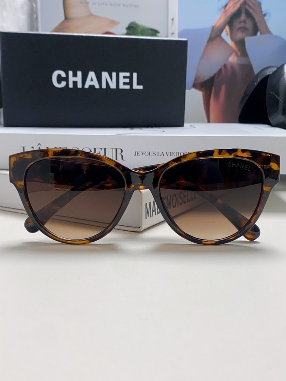 Chanel Chanel new models cat eye retro sunglasses female summer sunscreen pearl camellia love large frame sunglasses UV glare advanced sense of Ms. burst models