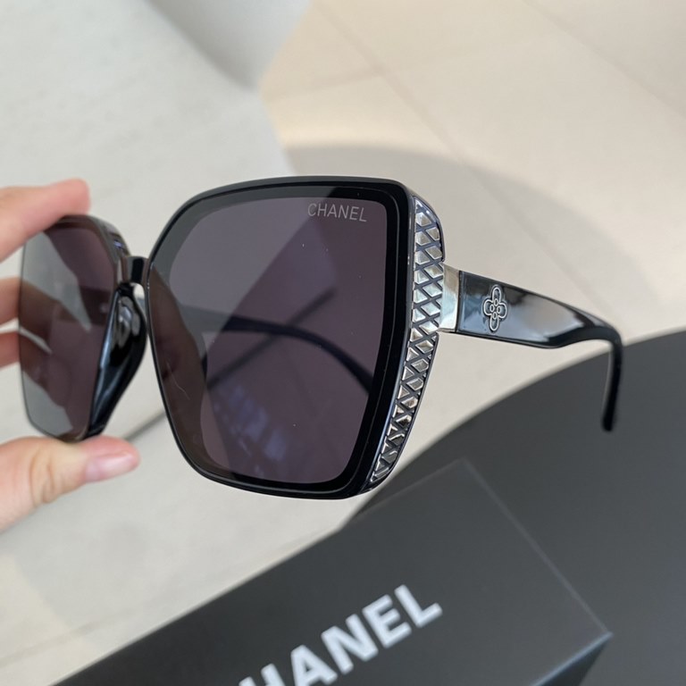 P Chanel [TR Polarized Series].2024 New Polarized Sunglasses Style Multi .The classic square frame design is not picky about face shape, and it is very elegant whether it is paired with a coat or a dress.Polarized lenses