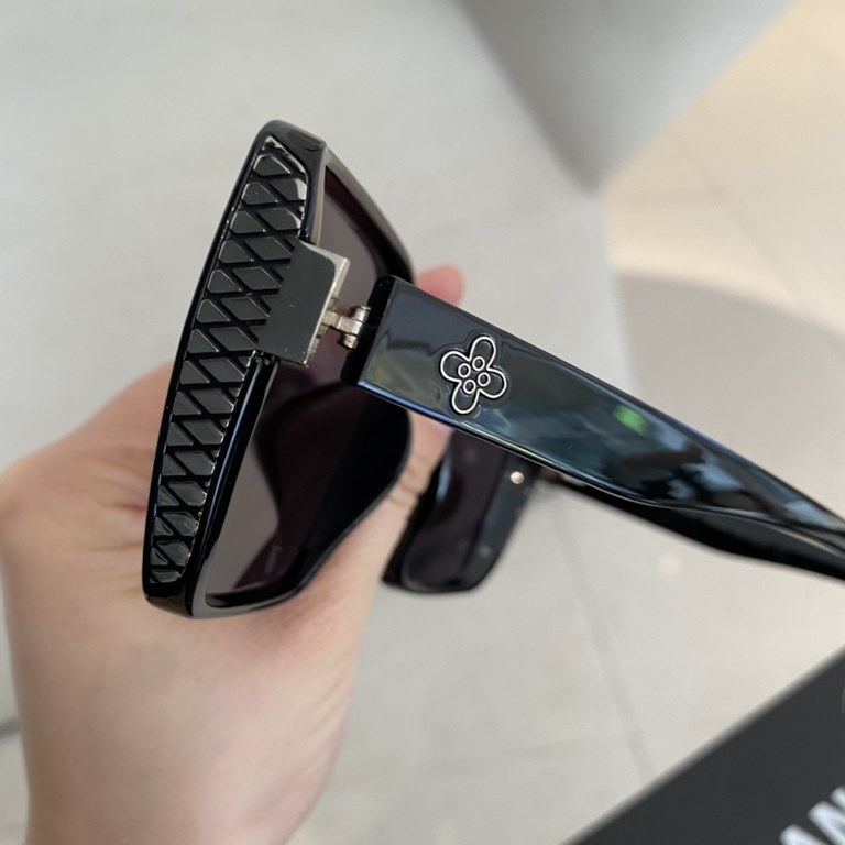 P Chanel [TR Polarized Series].2024 New Polarized Sunglasses Style Multi .The classic square frame design is not picky about face shape, and it is very elegant whether it is paired with a coat or a dress.Polarized lenses