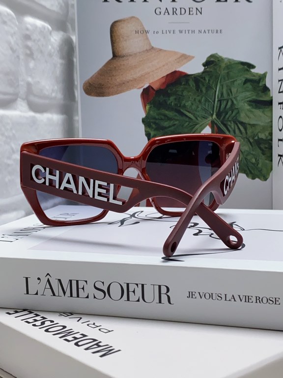 Chanel Chanel 2024 new English letters square box sunglasses female Korean version of the trend of hundred with sunglasses net red street shooting simple glasses