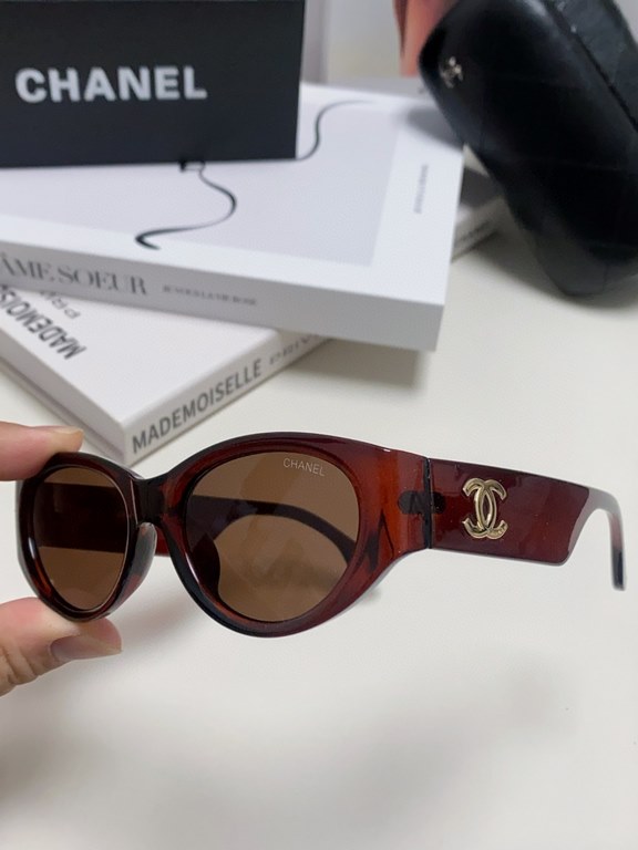 Chanel Chanel 2024 new small perfume wind retro senior sense oval frame sunglasses female ins net red street shooting personalized Europe and the United States cat eye sunglasses Ms. sunglasses