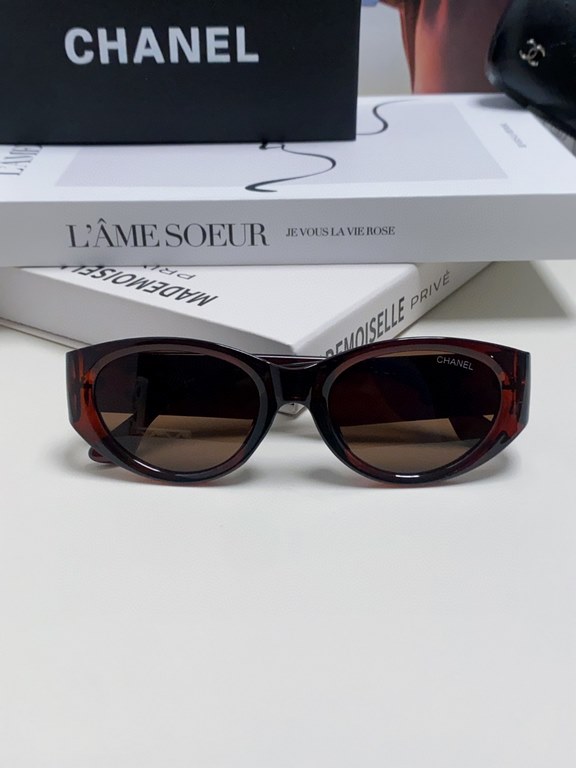 Chanel Chanel 2024 new small perfume wind retro senior sense oval frame sunglasses female ins net red street shooting personalized Europe and the United States cat eye sunglasses Ms. sunglasses